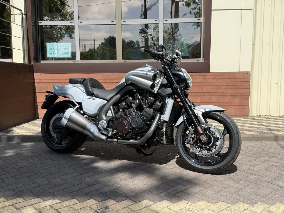 YAMAHA V-MAX 1700