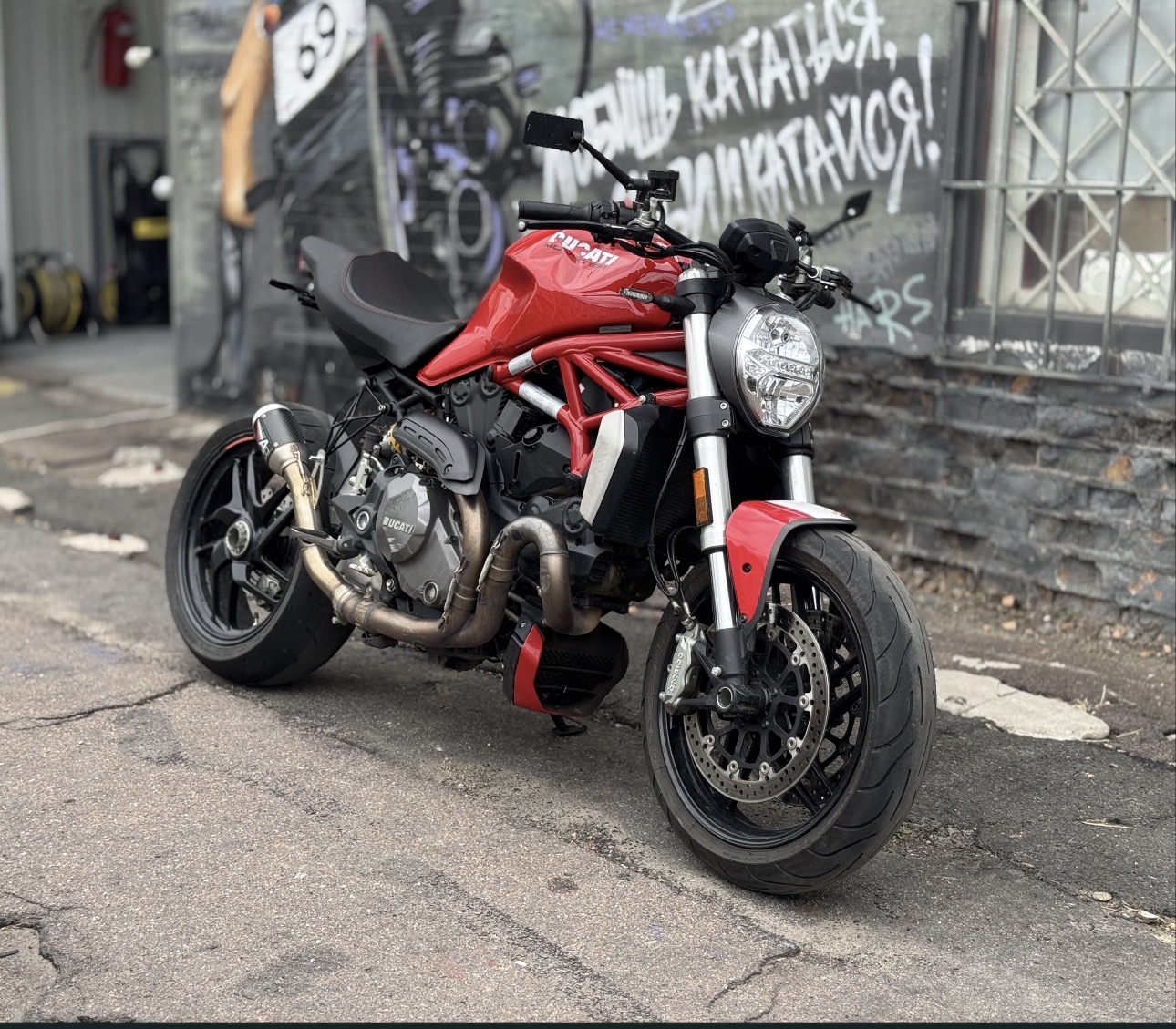 Ducati Monster 1200