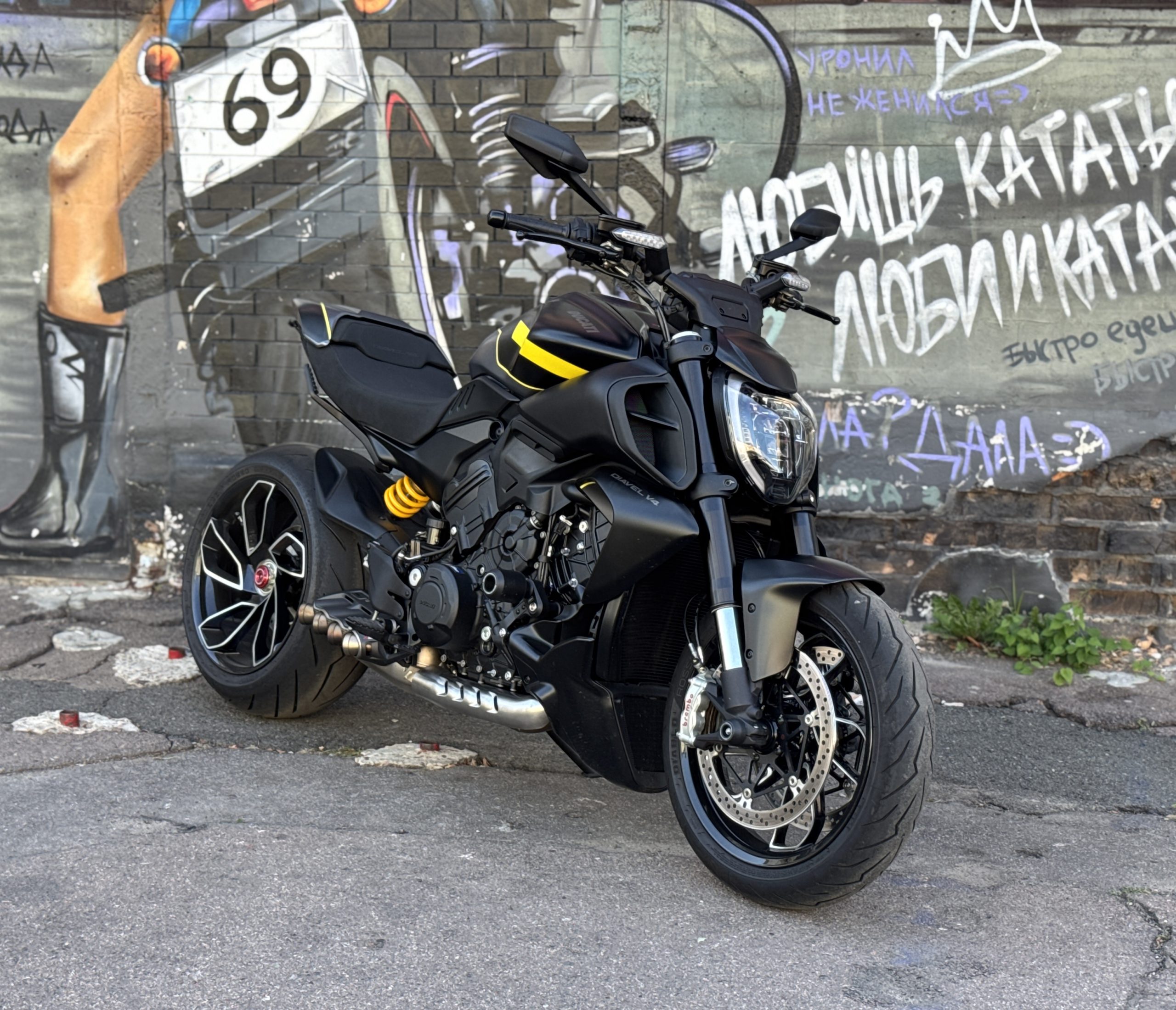 Ducati Diavel V4